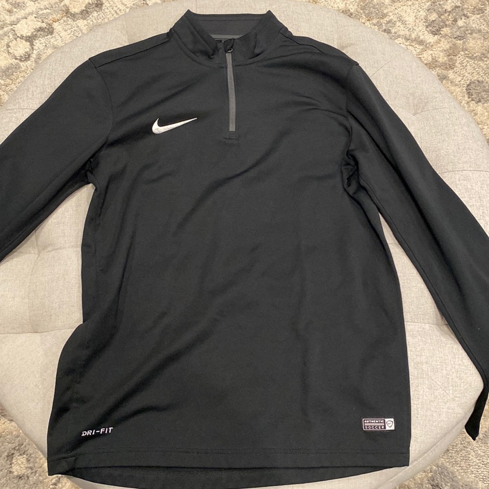 Men’s Nike insulated quarter zip. Size M